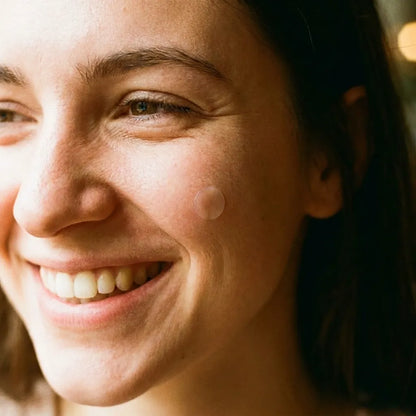 NoxPatch  "Acuéstate con un brote activo, despierta con la piel lisa y libre de pus."